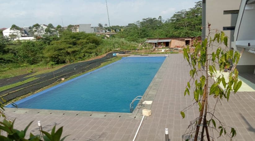 Kolam Renang Club House Royal Tajur
